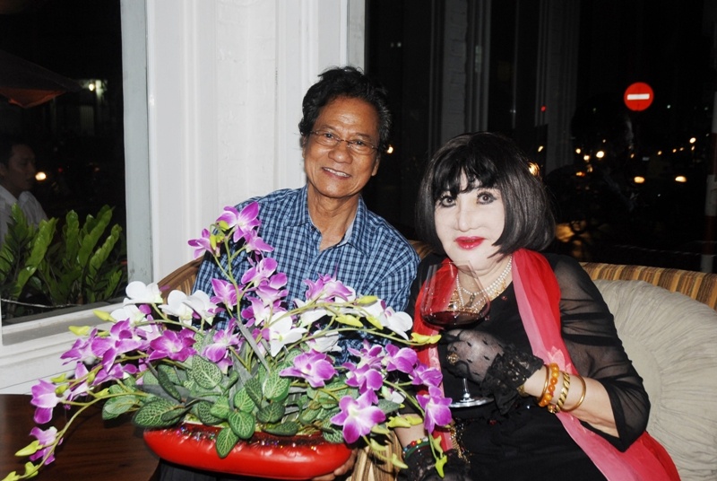 Che Linh vui mung hoi ngo Tham Thuy Hang hinh anh