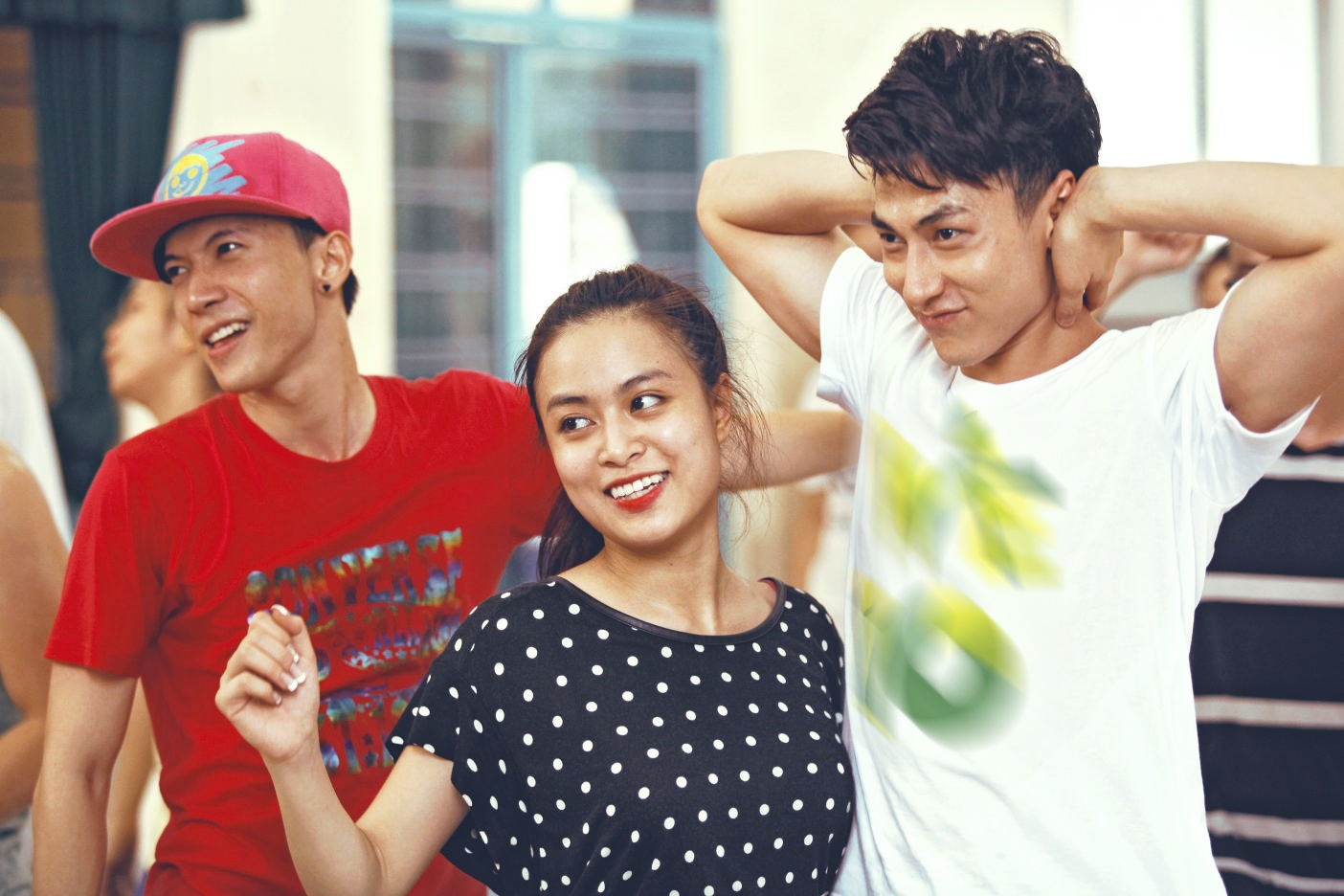 Hoang Thuy Linh muot mo hoi khi tap nhay cung 365 hinh anh