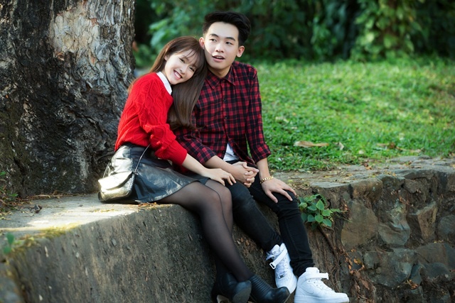 Chưa dừng lại ở đây, vào dịp Valentine, Khả Ngân và Phở đặc biệt còn  rủ nhau thực hiện một bộ ảnh chung khiến các fan hết sức phấn khởi và nhiệt tình ủng hộ đôi trai tài gái sắc này đến với nhau. Tuy nhiên, khi chưa kịp ăn mừng, các fan đã nhanh chóng bị dập tan niềm hy vọng khi Khả Ngân lên tiếng chia sẻ rằng họ chỉ là những đôn giản là những người bạn của nhau.