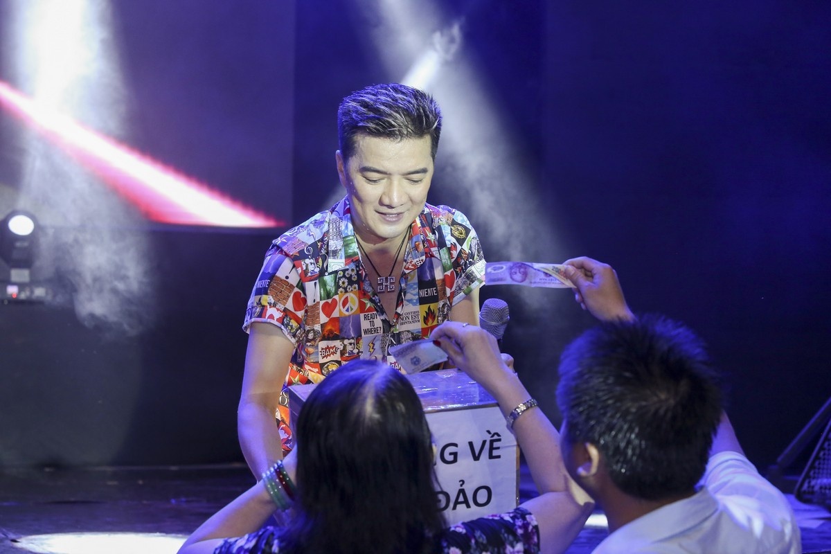 Mr. Dam keu goi fan quyen gop vi Bien Dong hinh anh