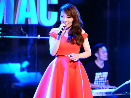 Nhat Thuy khien khan gia Ha Noi xuc dong voi 'Tu nguyen' hinh anh