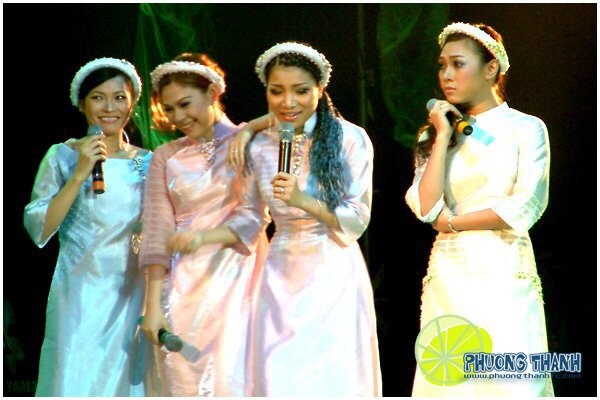 Hong Ngoc moi dan sao khung lam khach moi liveshow rieng hinh anh