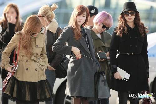 SNSD, nhóm nhạc nữ mặc đẹp nhất nhì xứ Hàn thú nhận rằng chỉ cần đặt chân lên máy bay là họ sẽ thay ngay quần áo thời trang bằng những loại trang phục khác thoải mái hơn.