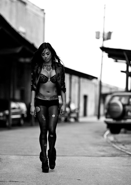 Không chỉ vậy, người mẫu 27 tuổi còn được cộng đồng mạng vô cùng yêu mến bởi gu thời trang phóng khoáng, cá tính.