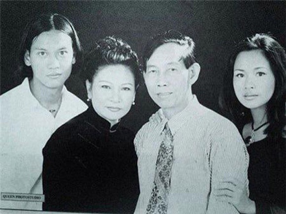 Vợ chồng nhạc sĩ Thuận Yến cùng con gái Thanh Lam, con trai Trí Minh.