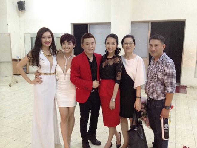 Mới đây, Yến Phương cũng đã có mặt tại Việt Nam để ủng hộ cho chồng trong liveshow Dấu Ấn.