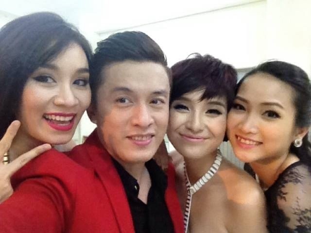 Do Yến Phươngđang phải hoàn thành việc học tại Mỹ nên chuyện kết hôn sẽ tạm hoãn một thời gian. Mới đây, Yến Phương cũng đã có mặt tại Việt Nam để ủng hộ cho chồng trong liveshow Dấu Ấn.