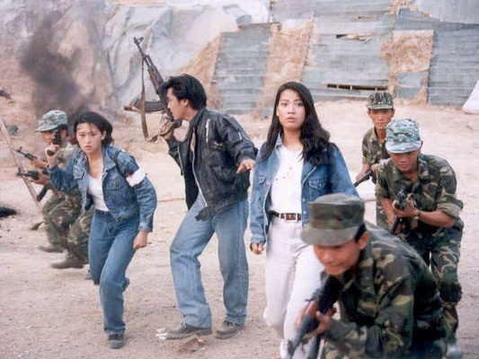 Trong phim Hồng hài tặc, sánh vai cùng Lý Hùng và Trương Ngọc Ánh.