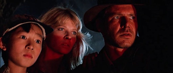 Quan Kế Huy sánh vai cùng Harrison Ford và Kate Capshow trong phần hai Indiana Jones.