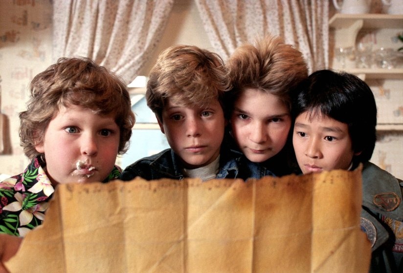 Quan Kế Huy (phải) trong The Goonies.
