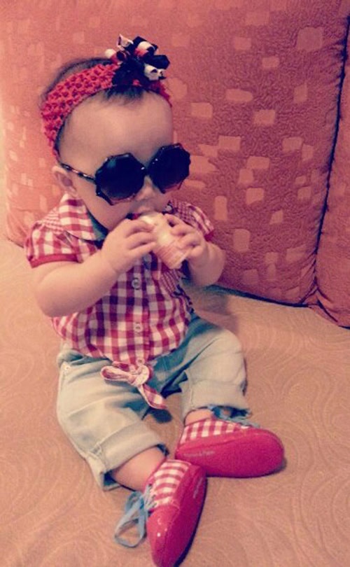 Chim công làng múa đặt tên con gái là Nguyễn Khánh Linh Linh. Ở nhà, cô thường gọi bé là Luna. Luna theo tiếng Nga có nghĩa là mặt trăng. Nước Nga là nơi bố mẹ Linh Nga gặp và yêu nhau còn 