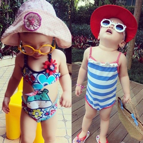 Cô bé Luna thường được mẹ mặc cho những bộ trang phục rất sành điệu và cá tính. Bé cũng thường xuyên được mẹ đưa đi chơi khắp đó đây.