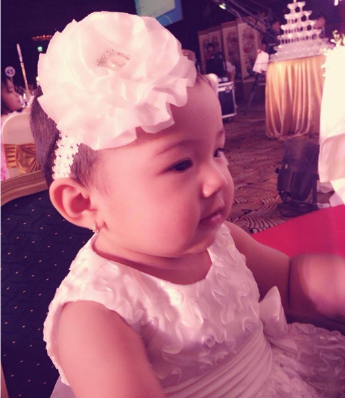 Con gái Jennifer Phạm và doanh nhân Đức Hải có tên gọi là thân mật là Na. Bé được sinh ra tại Mỹ. Khi đã cứng cáp hơn, bé mới được bố mẹ đưa về Hà Nội.