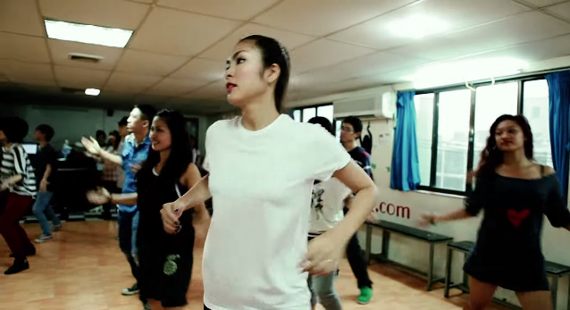 Tang Thanh Ha tap nhay Flashmob hinh anh