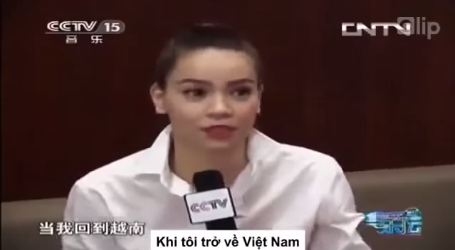 Ho Ngoc Ha noi tieng Anh tren truyen hinh Trung Quoc hinh anh