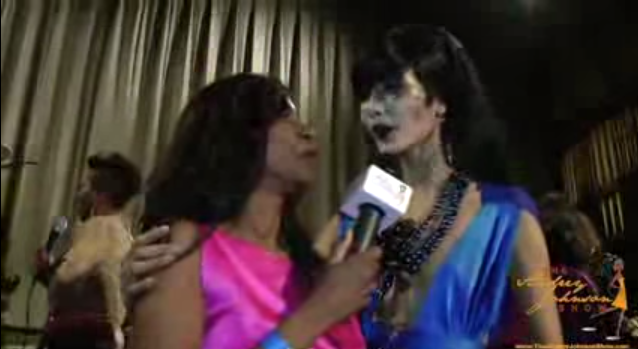 Hoang Thuy noi tieng Anh tai New York Fashion Week hinh anh