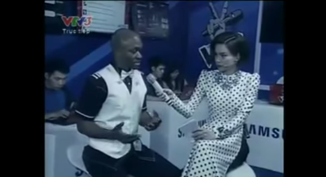 Ho Ngoc Ha giao luu bang tieng Anh voi Jesse Campbell hinh anh