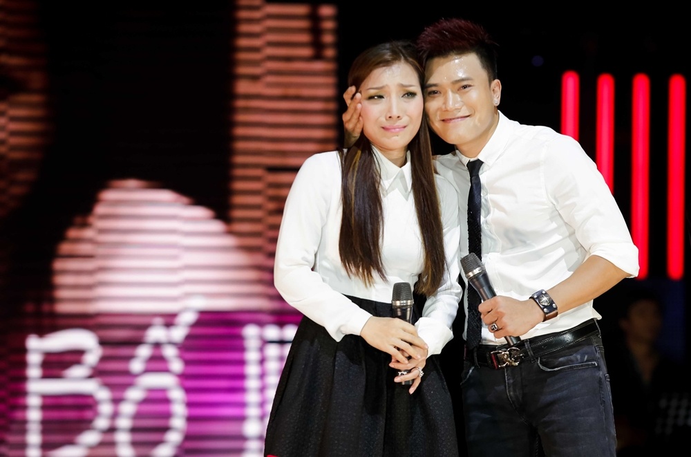 Hồng Ngọc không ngăn được dòng nước mắt khi nhớ về đấng sinh thành.