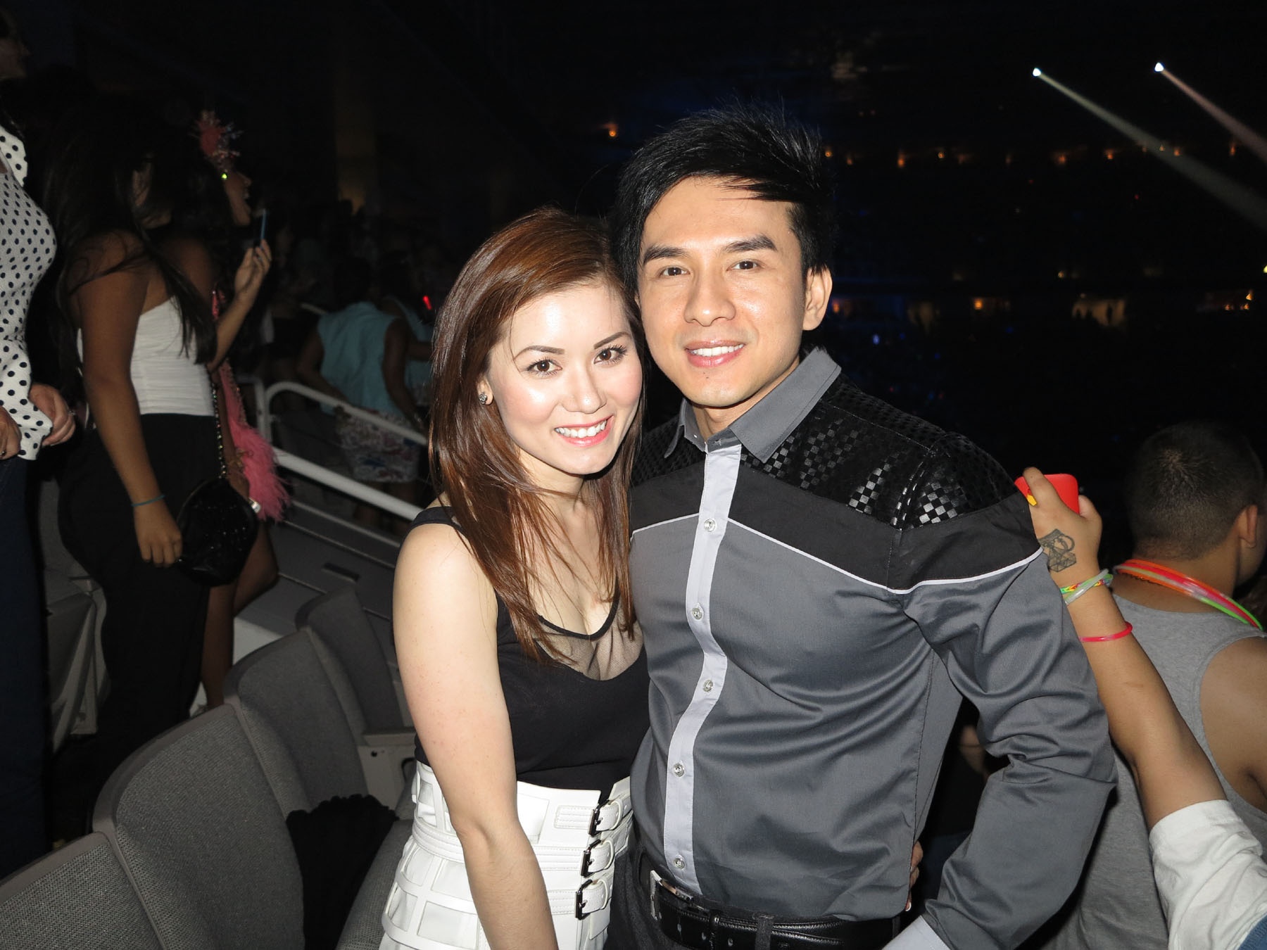 Vo chong Dan Truong tinh cam di xem Lady Gaga hinh anh