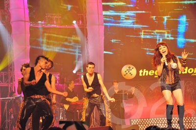 Ha Hoai Thu cai My Tam tai Sao Mai diem hen 2010 hinh anh