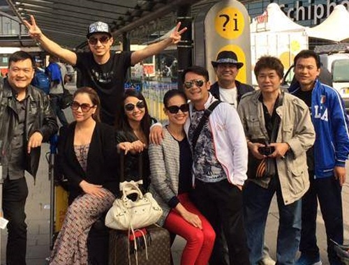 Bang Kieu tinh cam ben ban gai chan dai khi luu dien chau Au hinh anh