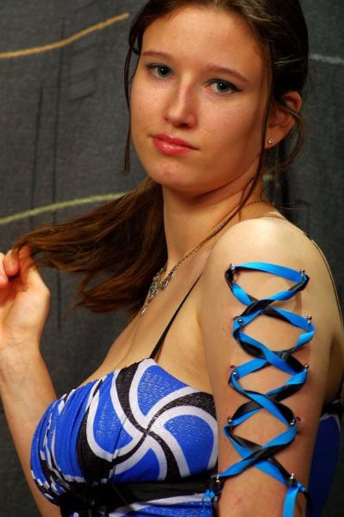 Vũ công nổi tiếng người Anh 22 tuổi Kaylyn với món trang sức cá tính và 