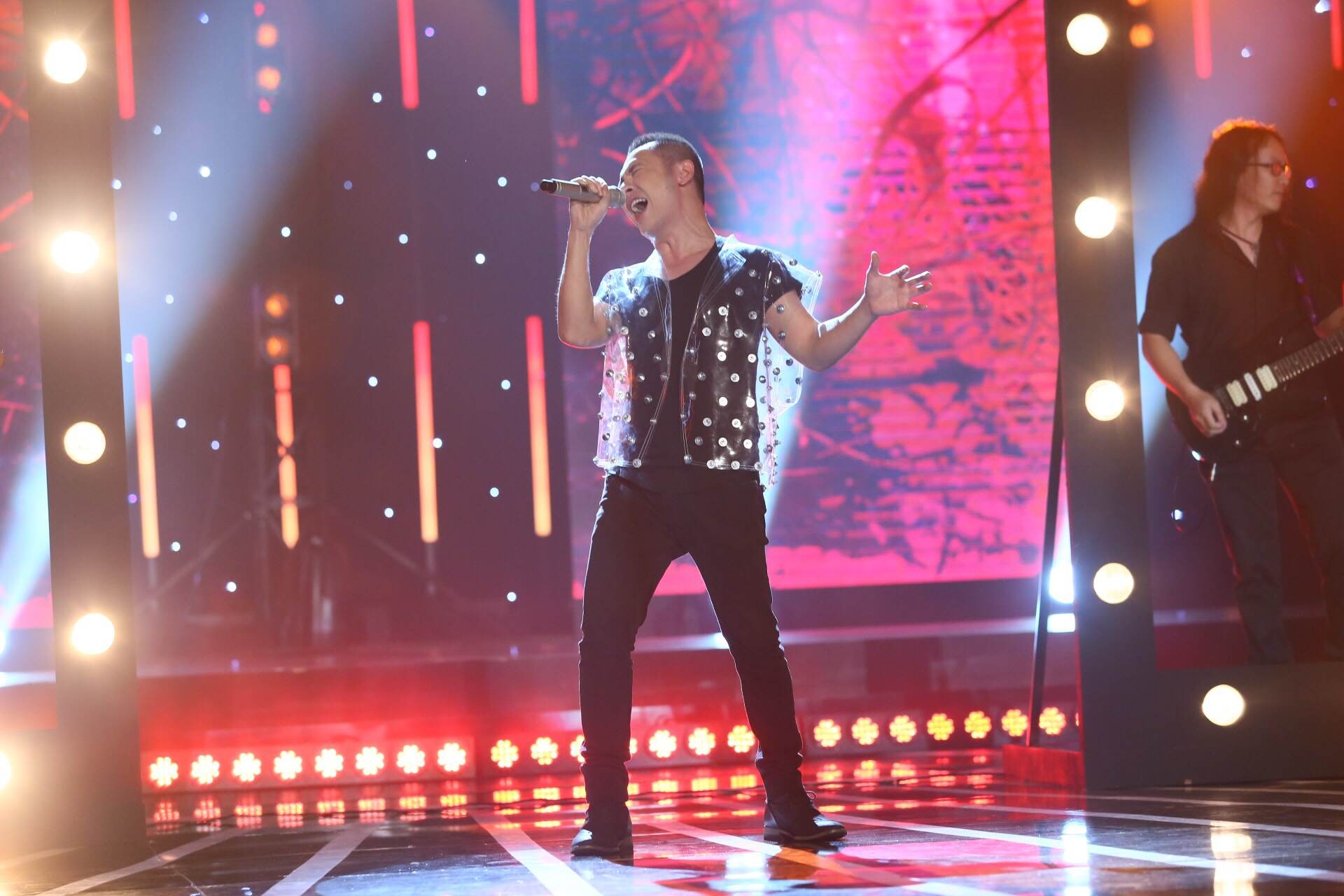 Hoang Hai dot nong san khau voi 'Still Loving You' hinh anh