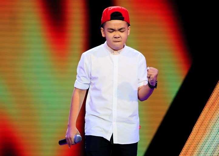 Dan mang phat sot voi bai hat yeu nuoc cua cau nhoc 12 tuoi hinh anh