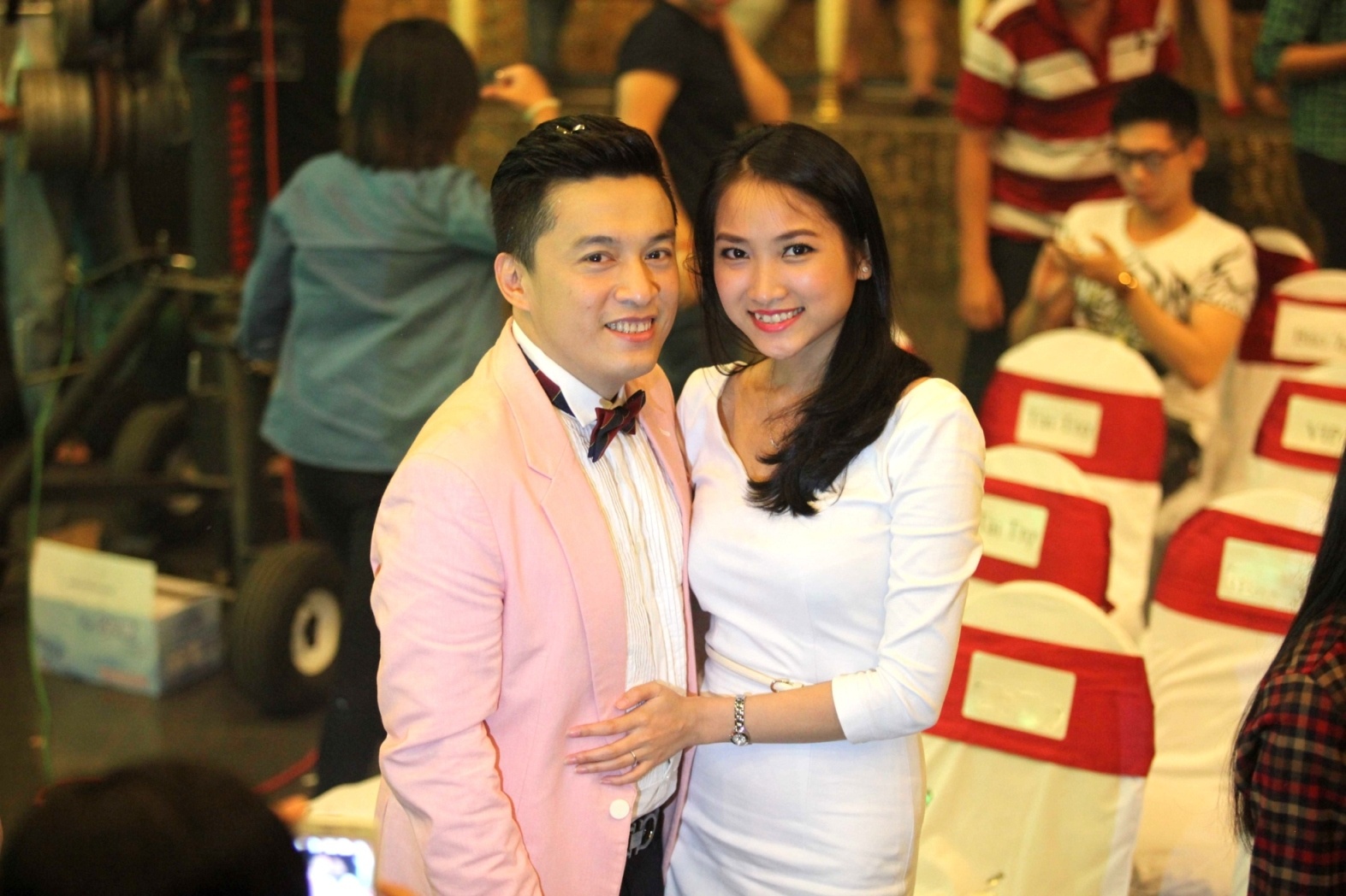 Lam Truong dan vo 9X sap cuoi di xem chau gai hat hinh anh