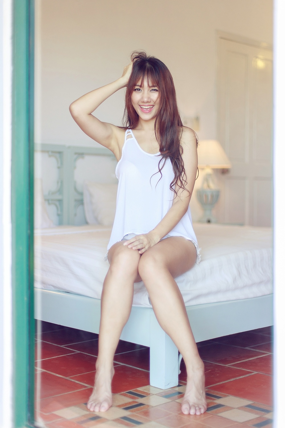 Hari Won là 1 fan cuồng nhiệt của T-ara, đồng thời, cô cũng là người Hàn Quốc có khả năng tiếng Việt tốt nên việc trở thành cầu nối giữa fan và nhóm nhạc T-ara chắc chắn sẽ mang đến nhiều điều thú vị cho khán giả. 