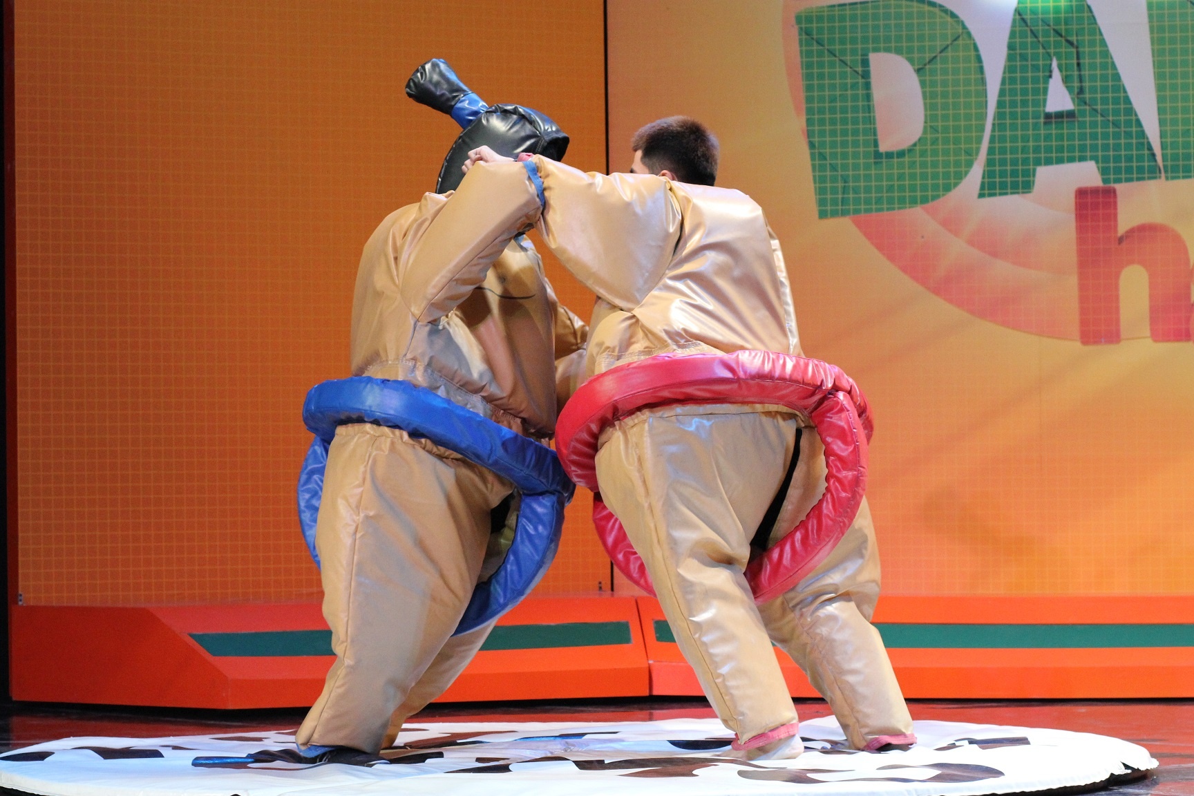 Will (365) vat lon trong than hinh sumo hinh anh