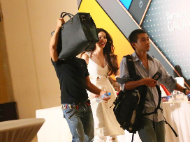 Ha Ho che mat trong lan dau lo dien sau nghi an ly hon hinh anh