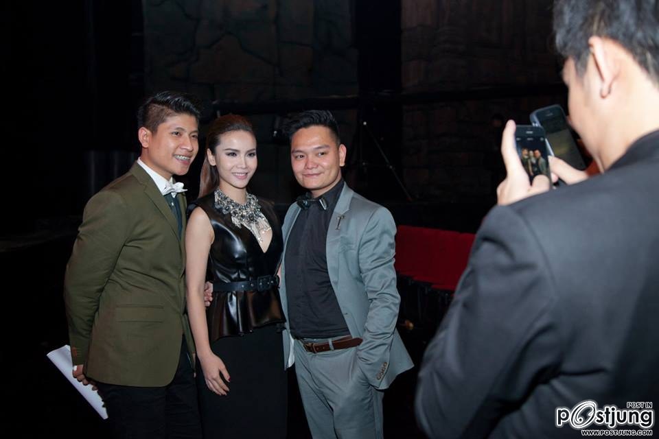 Yến Trang và Trịnh Tú Trung cùng sải bước tại một sự kiện diễn ra ở Thái Lan.