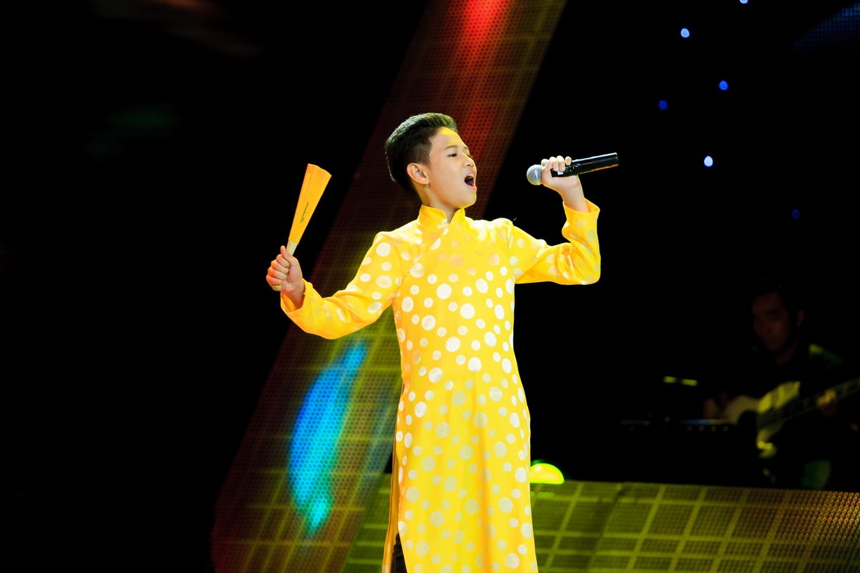 Cau nhoc dien trai The Voice Kids gay chu y nho mua quat hinh anh