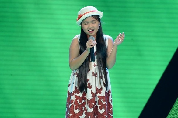 Co be nha nong khien HLV Giong hat Viet nhi 'dau da' hinh anh