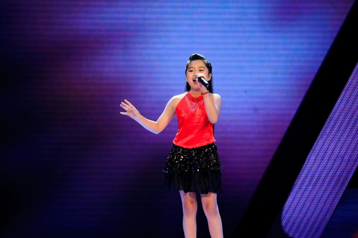 Ngau hung song Hong - Nguyen Bich Hang hinh anh