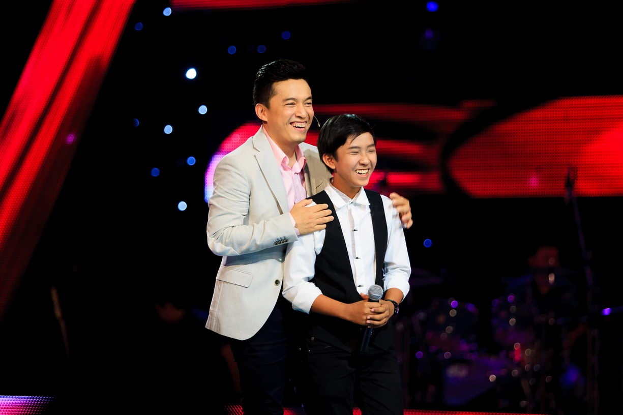 Cậu bé quyết định về đội của huấn luyện viên cùng tên.