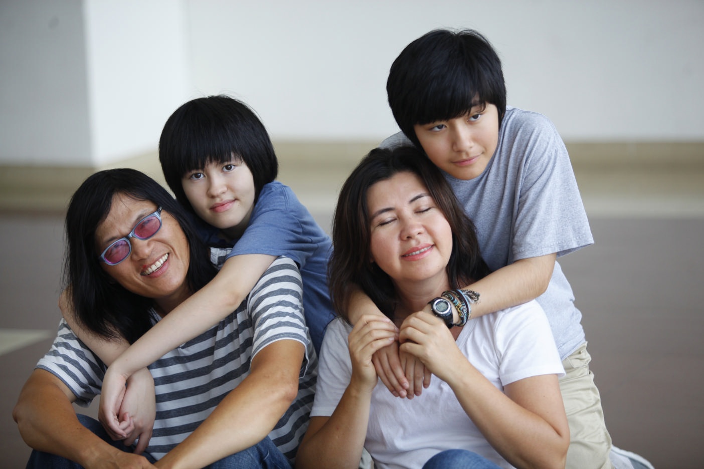 Phuong Thao - Ngoc Le dua hai con gai di tap hat hinh anh