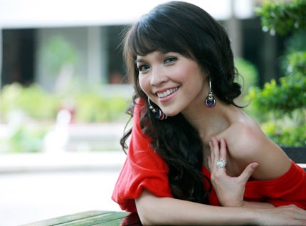 Thoi quen mang nuoc mam di luu dien cua Hien Thuc hinh anh