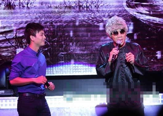 Tran Thanh - Hoai Lam hat dan ca bang tieng Thai hinh anh