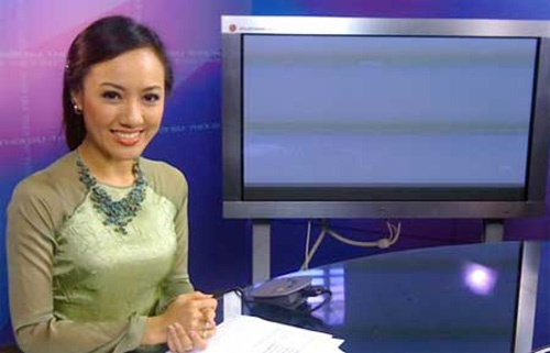 MC Hoài Anh - gương mặt người dẫn chương trình Thời sự được yêu mến.  