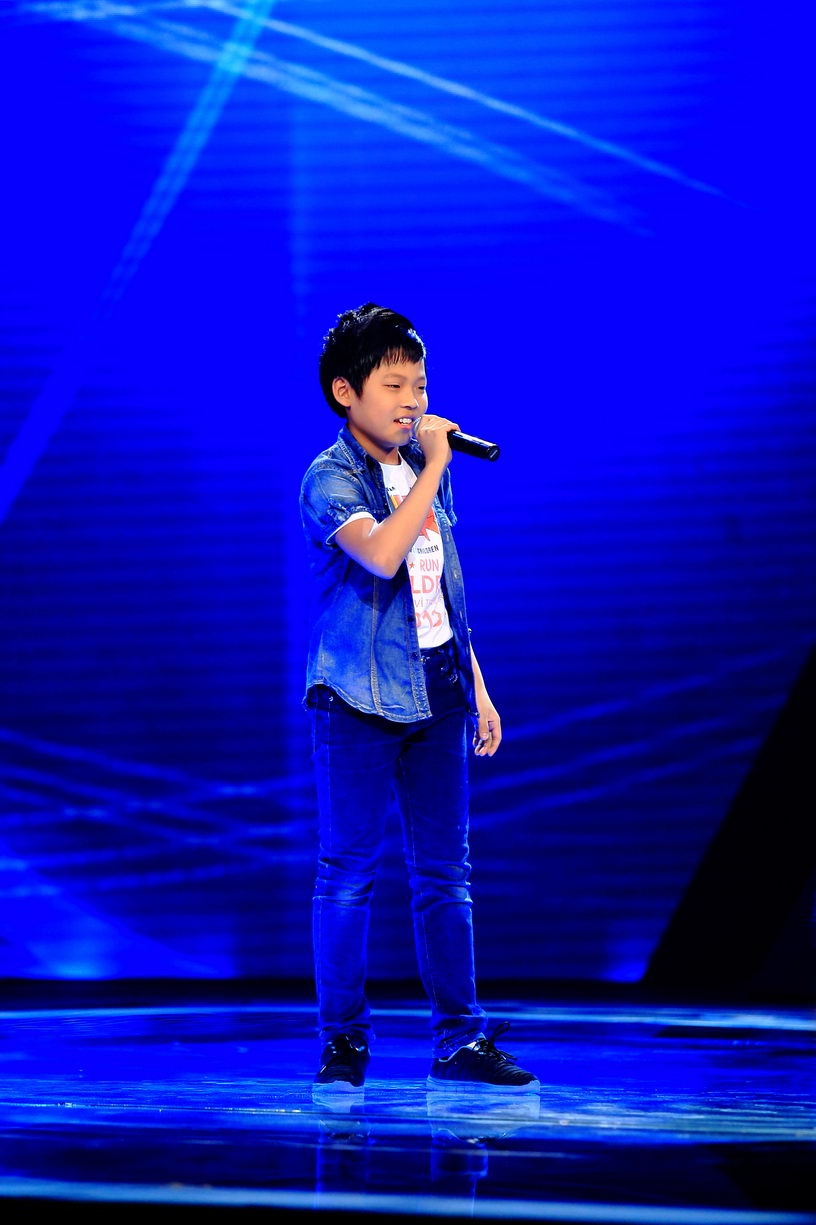 Lam Trường cũng hứa hẹn anh sẽ dồn sức làm tốt cả những điều mà mình chưa làm được cho cậu nhóc này. Dù biết mình không có nhiều lợi thế, nhưng chị Tư vẫn quyết tâm: “Cô biết khi cô bấm chuông xoay lại nhưng chưa chắc con chọn cô vì cô hát dân ca nhưng bản thân Huấn luyện viên nào cũng có cả một ê kip để hỗ trợ phía sau. Con hát bài này rất tốt, con có độ ngân và rung rất tốt. Con xử lý bài hát rất hay khi cần cao trào khi thả nhẹ rất là êm. Con như một người đàn ông thực thụ vậy.”