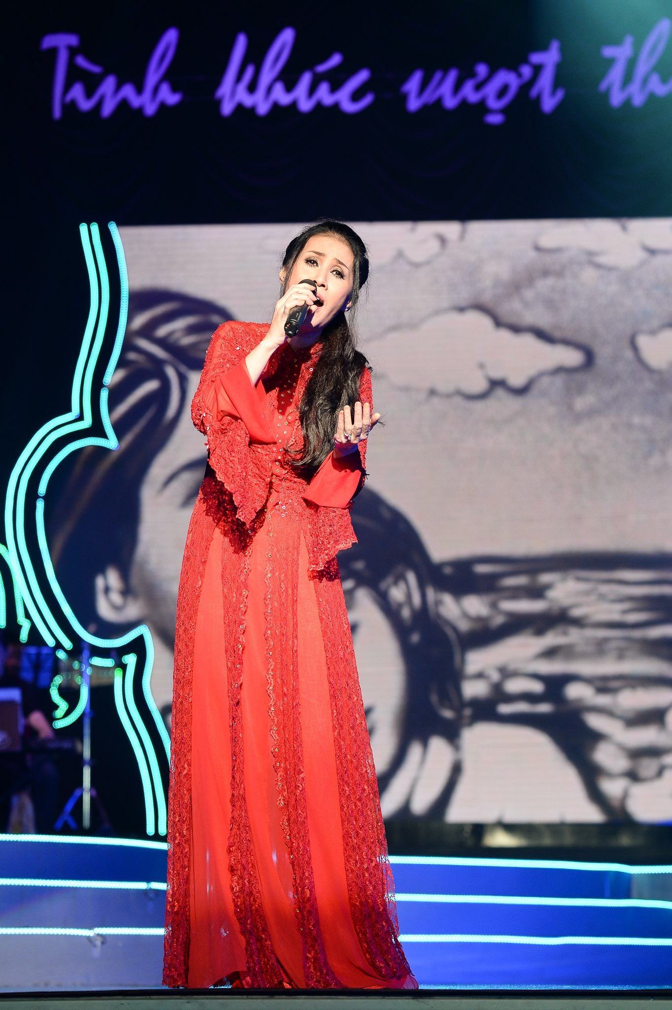 Hai tác phẩm hay của nhạc sĩ Trịnh Công Sơn là Huyền thoại mẹ và Ca dao Mẹ qua sự thể hiện của tiếng hát Mỹ Hạnh đã nhận được rất nhiều tràng pháo tay của khán giả dành cho sự trở lại của chị.