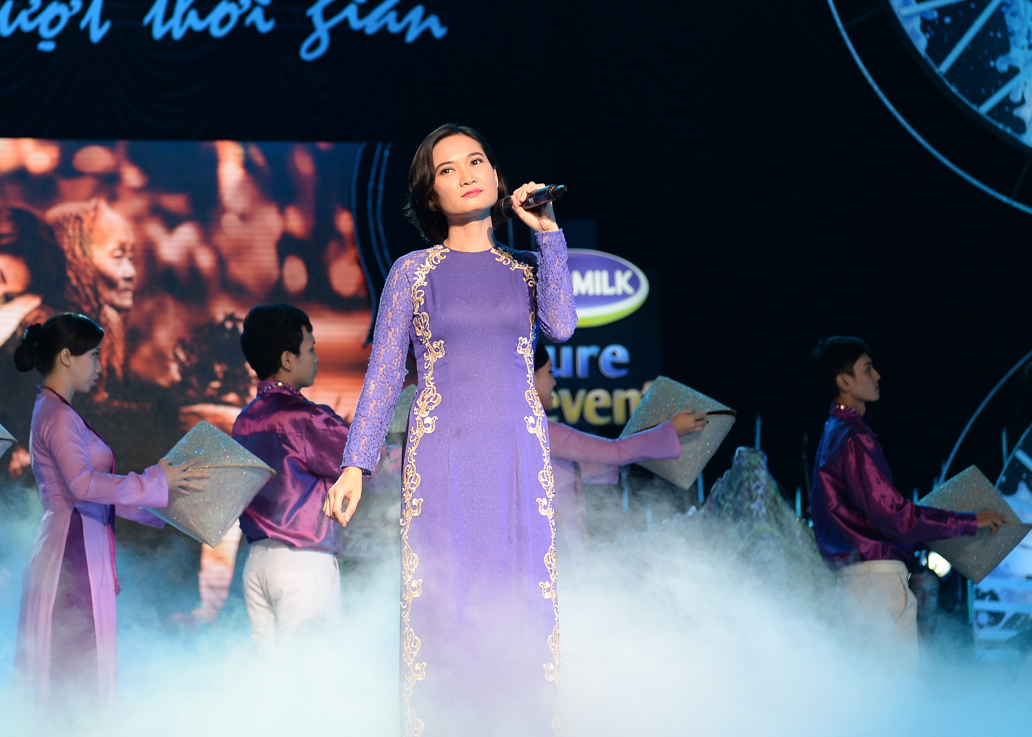 Ca khúc Ơn nghĩa sinh thành qua giọng hát ngọt ngào của ca sĩ Hạnh Nguyên thay cho lời nhắc nhở mỗi chúng ta hãy luôn nhớ đến đức sinh thành như một suối nguồn sức mạnh mà sống tốt, sống có ích.