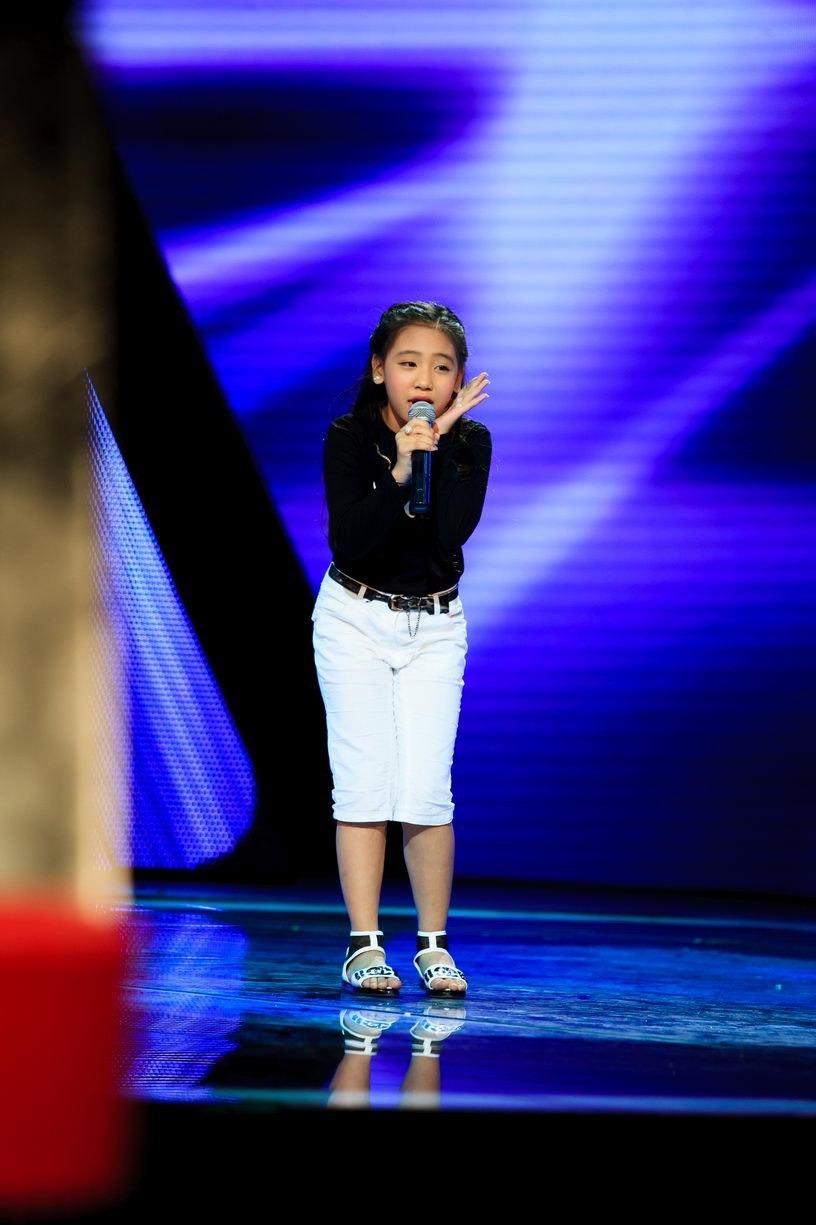 Cô bé dễ thương  Nguyễn Như Ý với ca khúc Quê hương tuổi thơ tôi đã chinh phục được huấn luyện viên Lưu Hương Giang và Hồ Hoài Anh. Giọng ca 11 tuổi gây ấn tượng với giọng hát trầm ấm và đầy truyền cảm. Cặp đôi Giang Hồ cũng nhắn gửi với hai huấn luyện viên còn lại: “Chú thấy tiếc vì cô Cẩm Ly và chú Lam Trường không chọn con”.