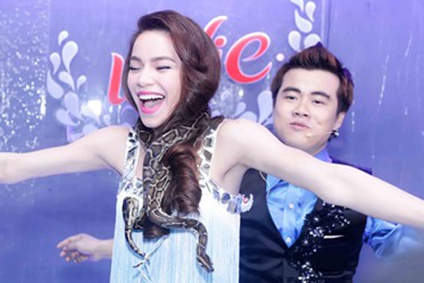 Ho Ngoc Ha van rang ro khi vac tran tren co hinh anh