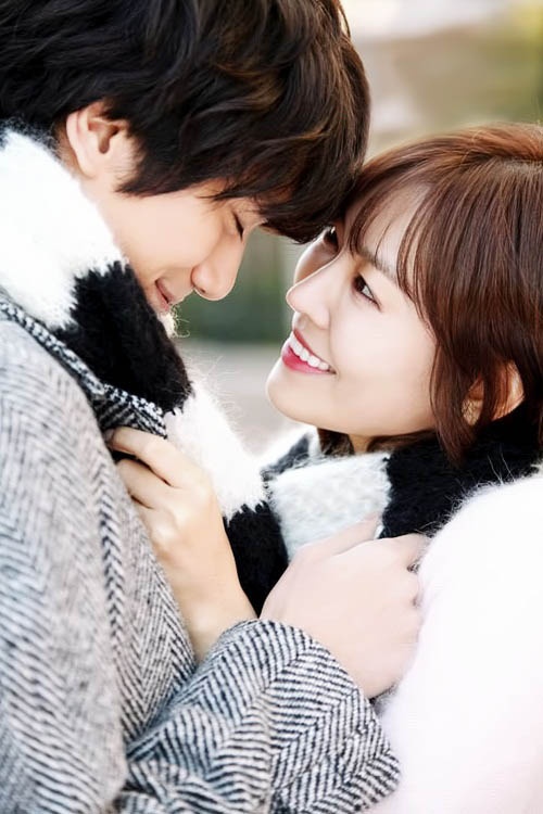 Xa nhau 1 năm trời trong những câu chuyện thần thoại là quá đỗi bình thường nhưng xa nhau 17 năm ngoài đời thực lại là cả một khoảng cách lớn. Thế nhưng I Need Romance 3 (Khát khao hạnh phúc 3), Joo Yeon (Kim So Yeon) và Joo Wan (Sung Joon) đã yêu nhau và chờ đợi nửa bên kia suốt quãng tuổi xuân của mình. Yêu nhau từ năm lên 9, sau 17 năm họ lại tái hợp với những yêu thương đong đầy và mãi mãi ở bên nhau.