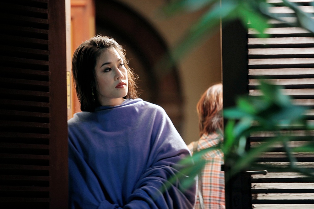 Thu Phuong ve nuoc dam mua, leo nui lam MV hinh anh