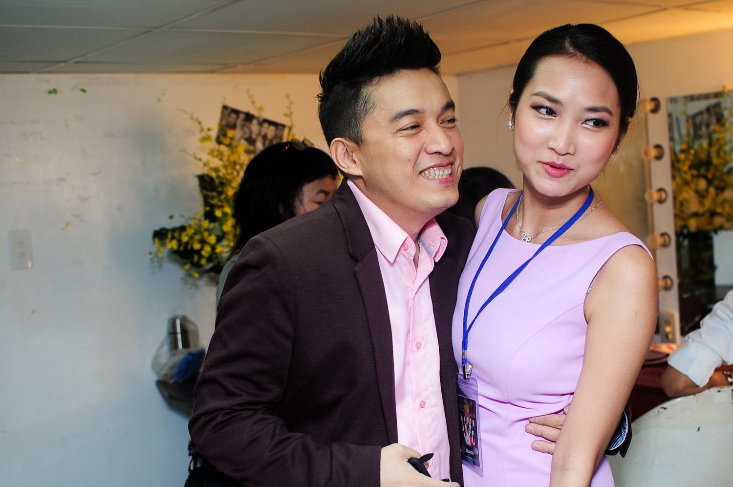 Lam Truong au yem vo tre chon dong nguoi hinh anh