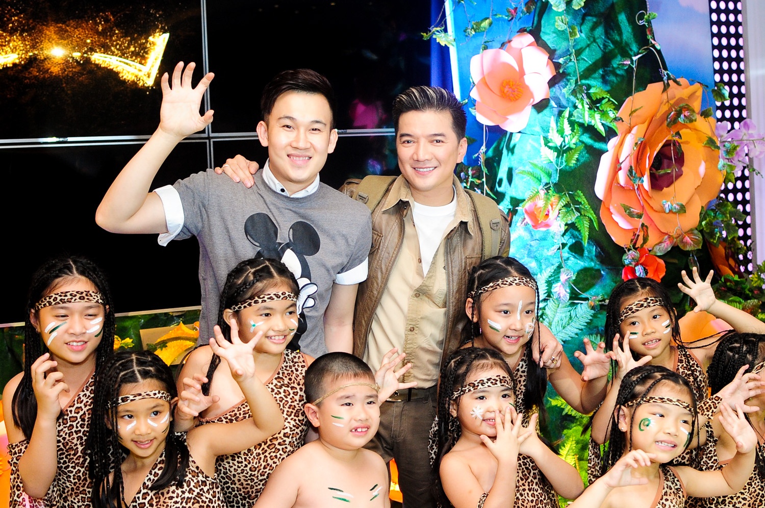 MV “Ô Kìa Đời Bỗng Dưng Vui” được coi là sản phẩm tiếp theo trong năm. MV này được thực hiện song song cùng với MV “My Fan” (Tình Yêu Của Tôi), “My Fan” được tiết lộ sẽ là một sản phẩm hoành tráng với sự góp mặt của tất cả các fans trung thành nhất của anh